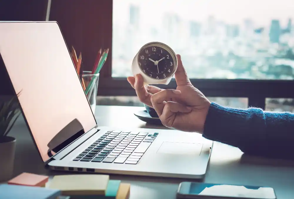 clock with laptop